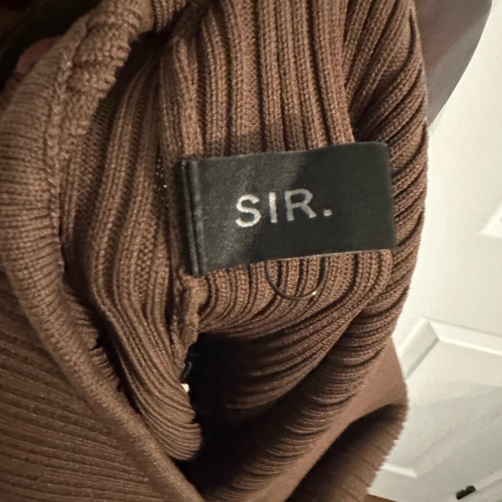 NWOT SIR the label Chocolate One-Shoulder Top - Picture 2 of 3